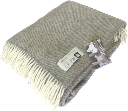 Creme-graue-Fischgrat-Streifen-Wolldecke-aus-100-naturbelassener-skandinavischer-Schurwolle-ca-200x130cm-mit-Fransen-800g-0 Creme-graue-Fischgrat-Streifen-Wolldecke-aus-100-naturbelassener-skandinavischer-Schurwolle-ca-200x130cm-mit-Fransen-800g-0