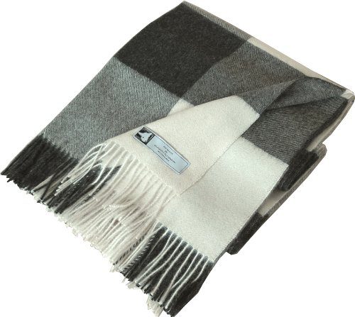 Streichelzarte-leichte-Babyalpakadecke-mit-dunkelgrauen-creme-grau-melierten-und-cremefarbenen-Karos-19cm-Wolldecke-mit-cremefarbenen-Fransen-130x200-cm-0 Streichelzarte-leichte-Babyalpakadecke-mit-dunkelgrauen-creme-grau-melierten-und-cremefarbenen-Karos-19cm-Wolldecke-mit-cremefarbenen-Fransen-130x200-cm-0