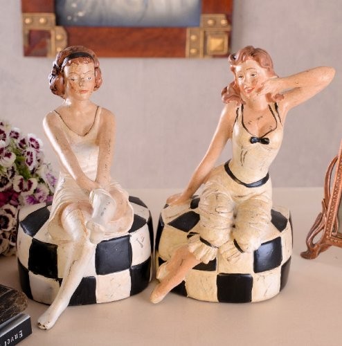 Vintage-Buchsttzen-im-Shabby-chic-Look-Revue-Tnzerinnen-im-Boudoir-0 Vintage-Buchsttzen-im-Shabby-chic-Look-Revue-Tnzerinnen-im-Boudoir-0