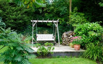 Für die Schaukel im Garten ist man nie zu alt