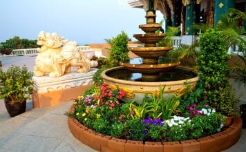 Absoluter Hingucker diese Mischung aus Blumenbeet und Springbrunnen