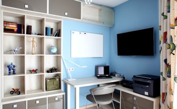 Grau und hellblau ergeben ein ideales Farbbild in diesem Kinderzimmer