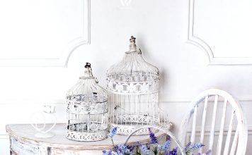 Weiße Vintage-Objekte ergänzen sich ideal mit dem Lila von Lavendel