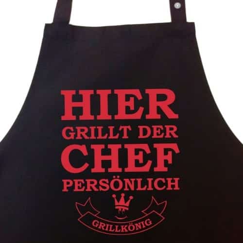 Hier-grillt-der-Chef-persnlich-Grillschrze-Kochschrze-Latzschrze-mit-verstellbarem-Nackenband-und-Seitentasche-Grillknig-Edition-0 Hier-grillt-der-Chef-persnlich-Grillschrze-Kochschrze-Latzschrze-mit-verstellbarem-Nackenband-und-Seitentasche-Grillknig-Edition-0