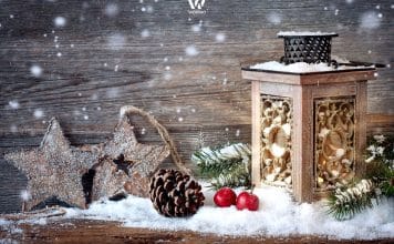 Die Laterne wurde leicht um weitere Weihnachtsdeko ergänzt