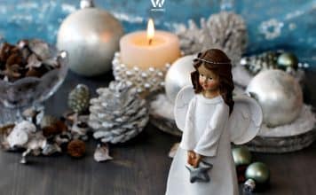 Der kleine Weihnachtsengel mit seinen silbernen Gefährten