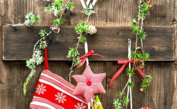 Gemischte Hänge-Deko von Weihnachtsstrumpf bis Schaukelpferdchen