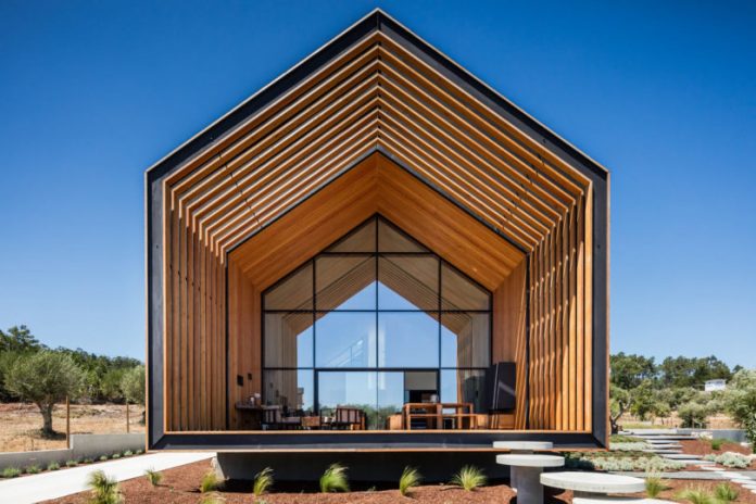 House-Ourem-Filipe-Saraiva-1-810x540