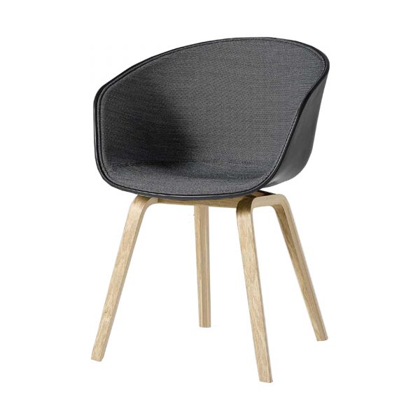 About A Chair AAC22 Spiegelpolster Stuhl lackiert matt soft black About A Chair AAC22 Spiegelpolster Stuhl lackiert matt soft black