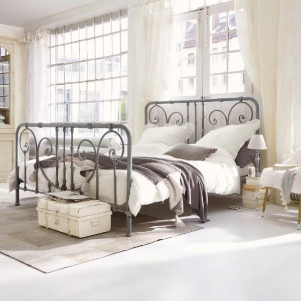 Bett Genouillé antikgrau H/B/T ca. 124/208/188 cm Bett Genouillé antikgrau H/B/T ca. 124/208/188 cm