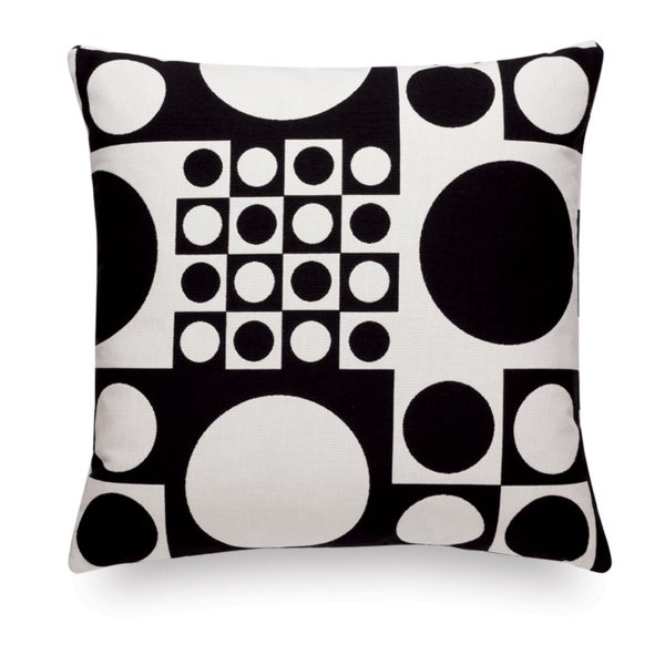 Vitra - Classic Kissen Maharam: Geometri black / whiteSchwarz/WeißT:15 H:43 B:43 Vitra - Classic Kissen Maharam: Geometri black / whiteSchwarz/WeißT:15 H:43 B:43