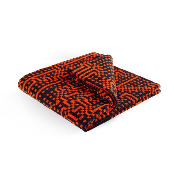 Zuzunaga - Route Black and Red / Orange Badelaken Zuzunaga - Route Black and Red / Orange Badelaken