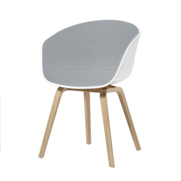 About A Chair AAC22 Spiegelpolster Stuhl lackiert beige About A Chair AAC22 Spiegelpolster Stuhl lackiert beige