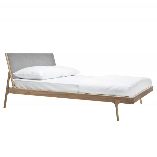 Bett Fawn I - Eiche massiv - 180 x 200cm - Eiche Hell - Stoff Gaia Hellgrau Bett Fawn I - Eiche massiv - 180 x 200cm - Eiche Hell - Stoff Gaia Hellgrau