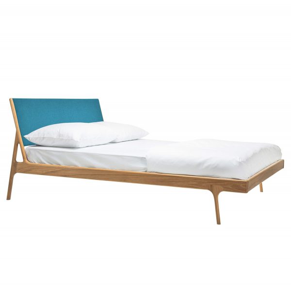 Bett Fawn I - Eiche massiv - 180 x 200cm - Eiche Hell - Stoff Gaia Petrol Bett Fawn I - Eiche massiv - 180 x 200cm - Eiche Hell - Stoff Gaia Petrol