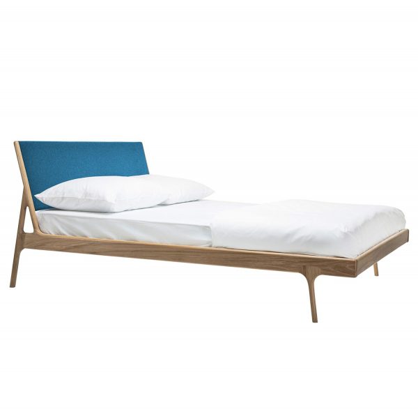 Bett Fawn I - Eiche massiv - 180 x 200cm - Eiche Hell - Stoff Muya Petrol Bett Fawn I - Eiche massiv - 180 x 200cm - Eiche Hell - Stoff Muya Petrol