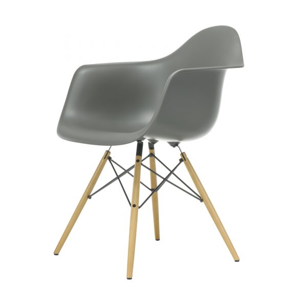 Eames Plastic Armchair Stuhl DAW mit Filzgleitern basalt-Ahorn neue Maße Eames Plastic Armchair Stuhl DAW mit Filzgleitern basalt-Ahorn neue Maße