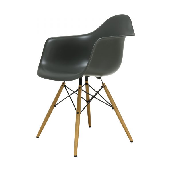 Eames Plastic Armchair Stuhl DAW mit Filzgleitern basalt-Esche neue Maße Eames Plastic Armchair Stuhl DAW mit Filzgleitern basalt-Esche neue Maße