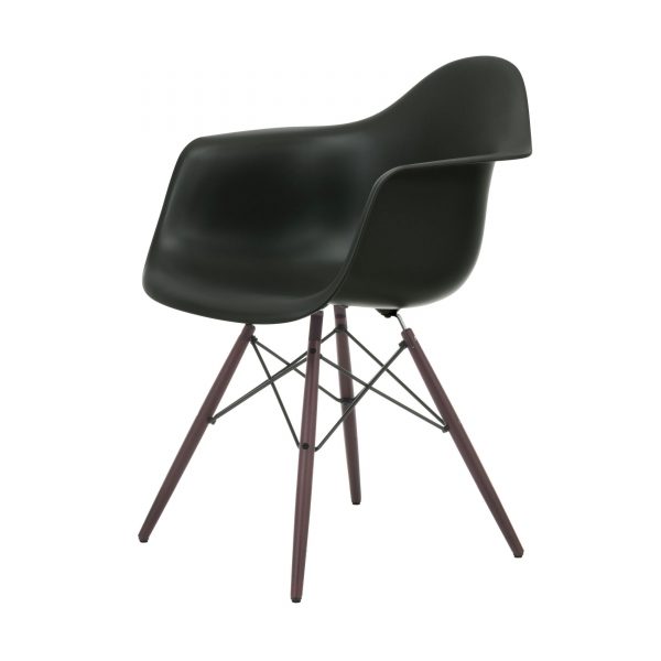Eames Plastic Armchair Stuhl DAW mit Filzgleitern basic dark-Ahorn gebeizt Eames Plastic Armchair Stuhl DAW mit Filzgleitern basic dark-Ahorn gebeizt