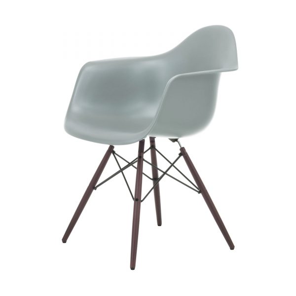 Eames Plastic Armchair Stuhl DAW mit Filzgleitern eisgrau-Ahorn gebeizt Eames Plastic Armchair Stuhl DAW mit Filzgleitern eisgrau-Ahorn gebeizt