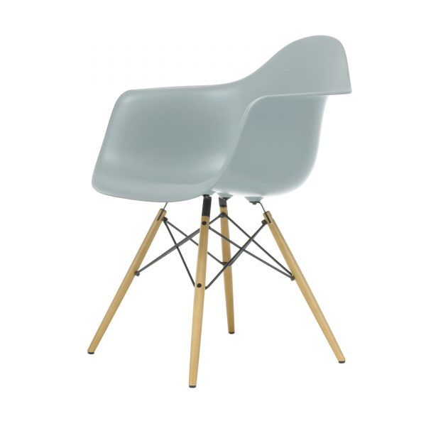 Eames Plastic Armchair Stuhl DAW mit Filzgleitern eisgrau-Ahorn neue Maße Eames Plastic Armchair Stuhl DAW mit Filzgleitern eisgrau-Ahorn neue Maße