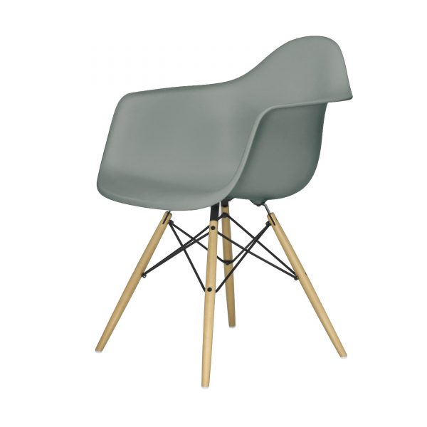Eames Plastic Armchair Stuhl DAW mit Filzgleitern moosgrau-Ahorn Eames Plastic Armchair Stuhl DAW mit Filzgleitern moosgrau-Ahorn