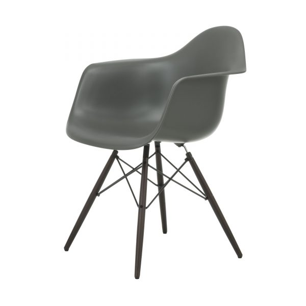 Eames Plastic Armchair Stuhl DAW mit Kunststoffgleitern basalt-Ahorn gebeizt neue Maße Eames Plastic Armchair Stuhl DAW mit Kunststoffgleitern basalt-Ahorn gebeizt neue Maße