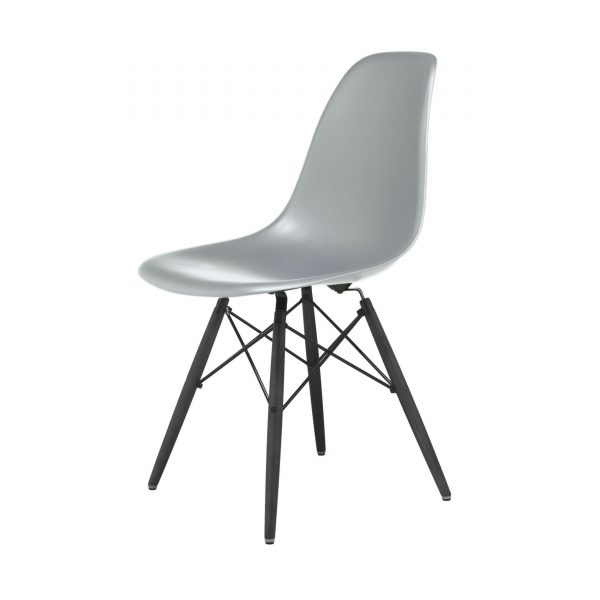 Eames Plastic Side Chair Stuhl DSW mit Filzgleitern eisgrau-Ahorn lackiert Eames Plastic Side Chair Stuhl DSW mit Filzgleitern eisgrau-Ahorn lackiert