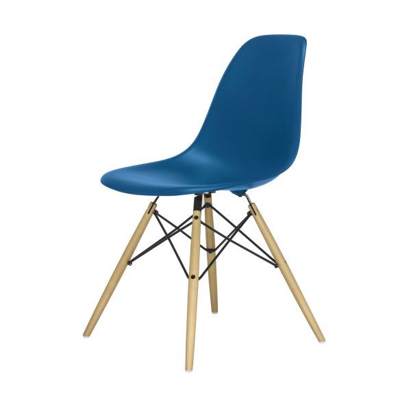 Eames Plastic Side Chair Stuhl DSW mit Filzgleitern marineblau-Ahorn Eames Plastic Side Chair Stuhl DSW mit Filzgleitern marineblau-Ahorn