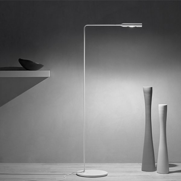 Flo Floor Stehleuchte metallic silber Flo Floor Stehleuchte metallic silber