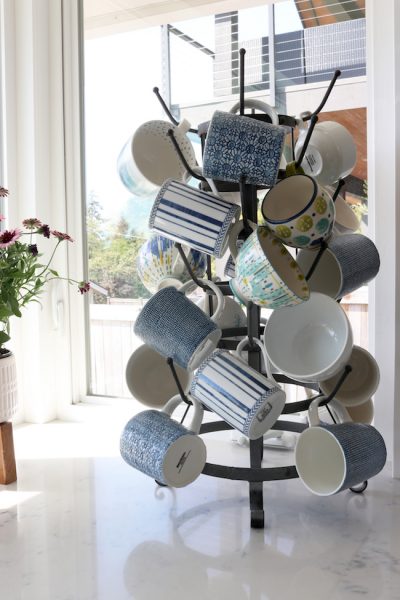 Mug-Rack-Blue-and-White-400x600