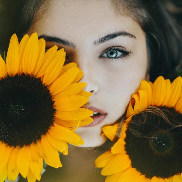 Sunflower Girl Leinwandbild Sunflower Girl Leinwandbild