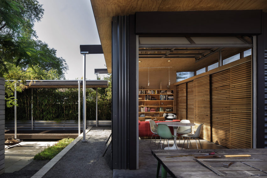 Grasshopper-Studio-and-Courtyard-03-850x567