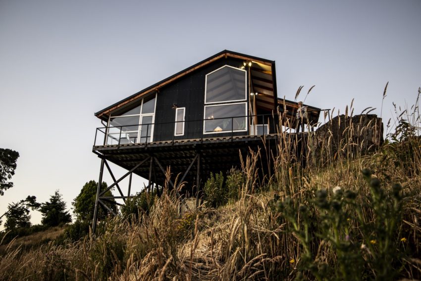 VM-House-raised-deck-from-below-850x567
