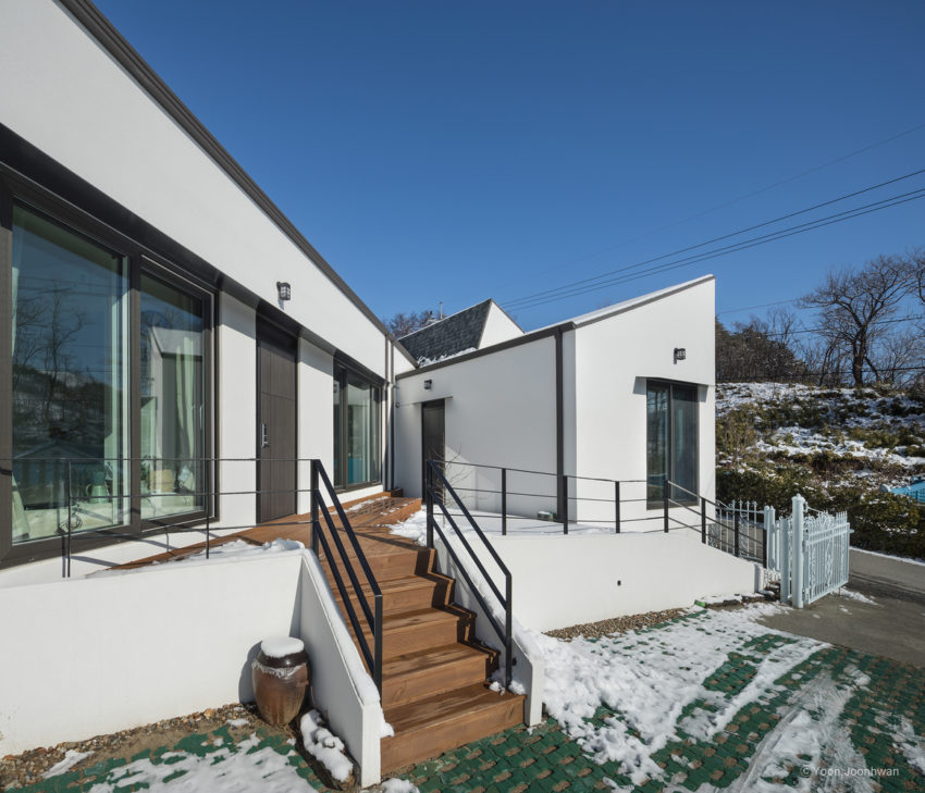 Gwaneum-Ri-House-front-deck-850x729