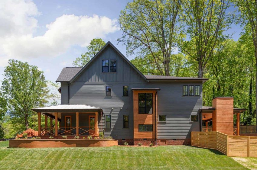 Modern-Farmhouse-backyard-850x563