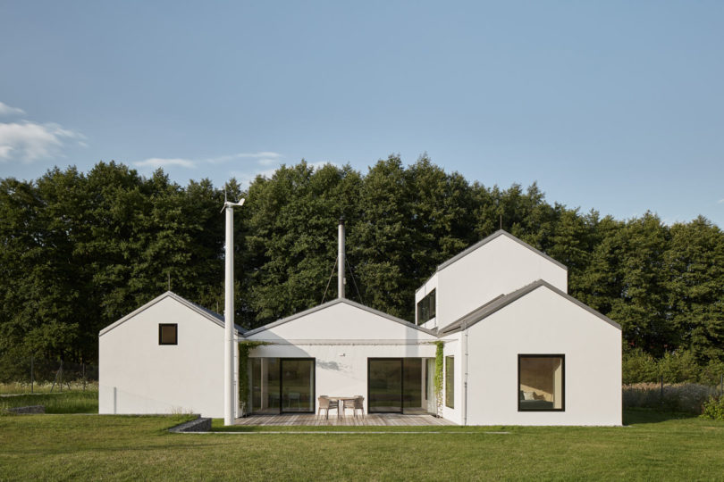 DDAANN-House-in-Field-1-810x540