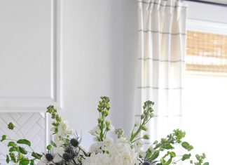 Step-By-Step Photos Of A Flower Arrangement