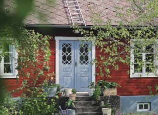 Oh, How I’d Love to Buy This Swedish Island Summer Oasis!