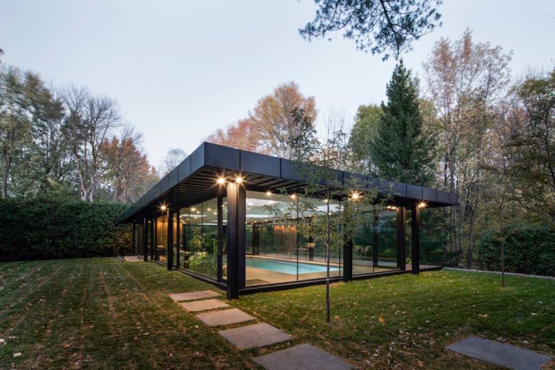 Pavilion-A-Pool-House-Maurice-Martel-architecte-1-810x540