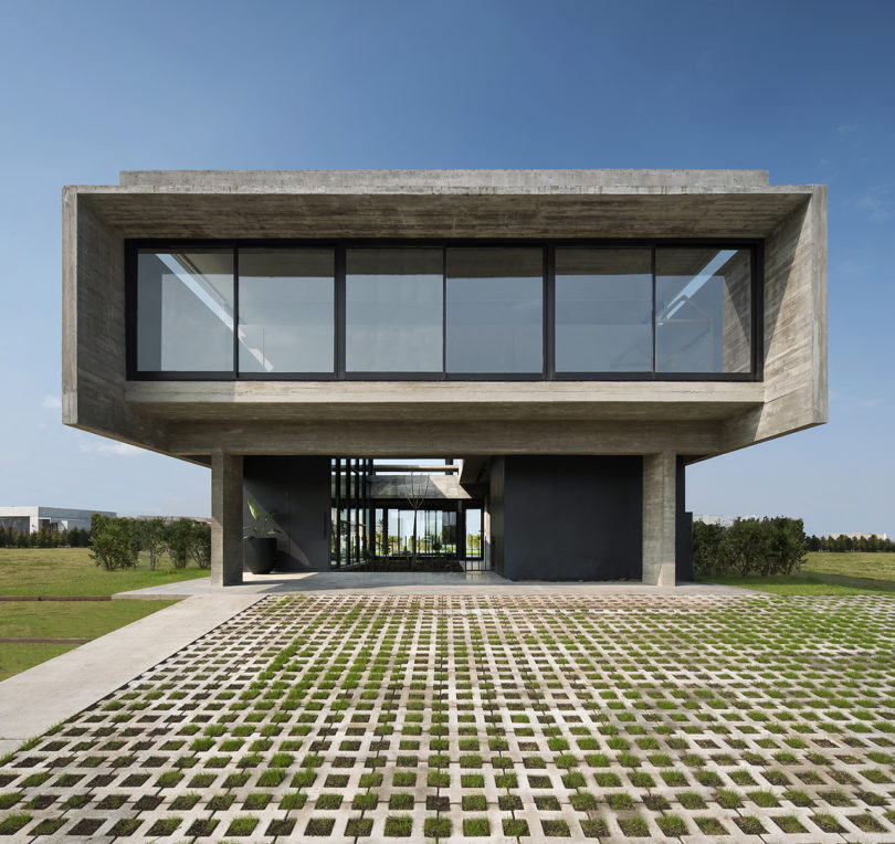 castanos-house-1-810x764