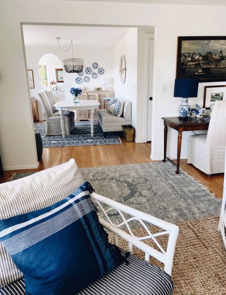 living-room-design-blue-white-455x593
