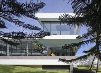 Horizontal House by AAd