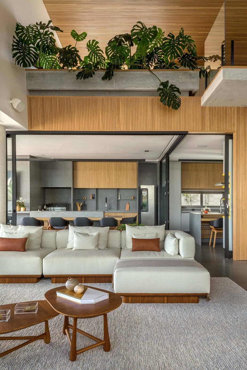 001-casa-ak-leo-romano-1050x1575
