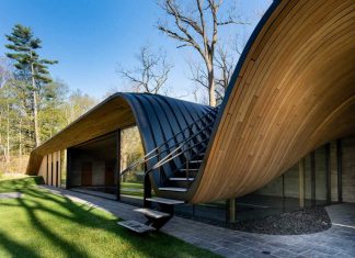 PARTISANS Designs a House That Folds into the Site’s Topography