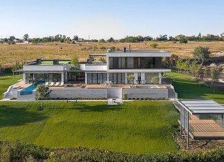 House on the River Hill by Bogdanova Bureau
