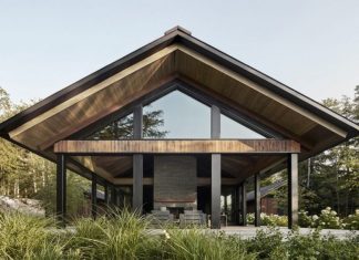 Boathouse Doubles As Cozy Home on Lake Joseph