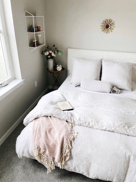 small-apartment-bedroom-decorating-the-inspired-room-1-450x600
