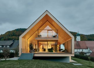 Glass and Timber Home in Germany Offers Amazing Hillside Views