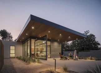 The CasiTa in Phoenix Comes With Huge Pivoting Glass Door